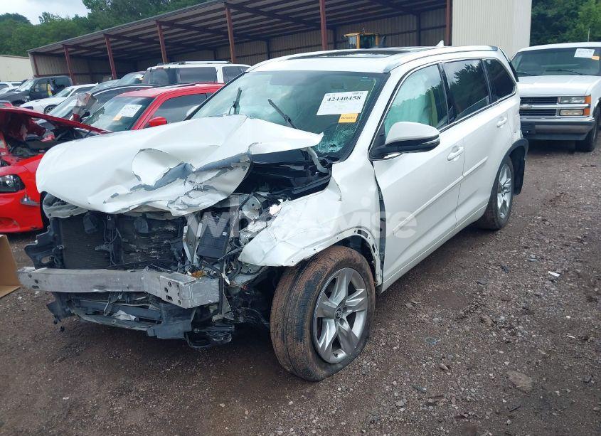 Photo 2 of 2016 Toyota Highlander LIMITED V6 (VIN 5TDDKRFH2GS353523)