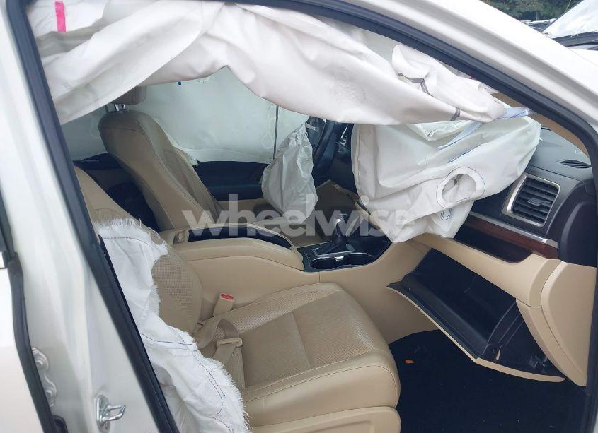 Photo 5 of 2016 Toyota Highlander LIMITED V6 (VIN 5TDDKRFH2GS353523)