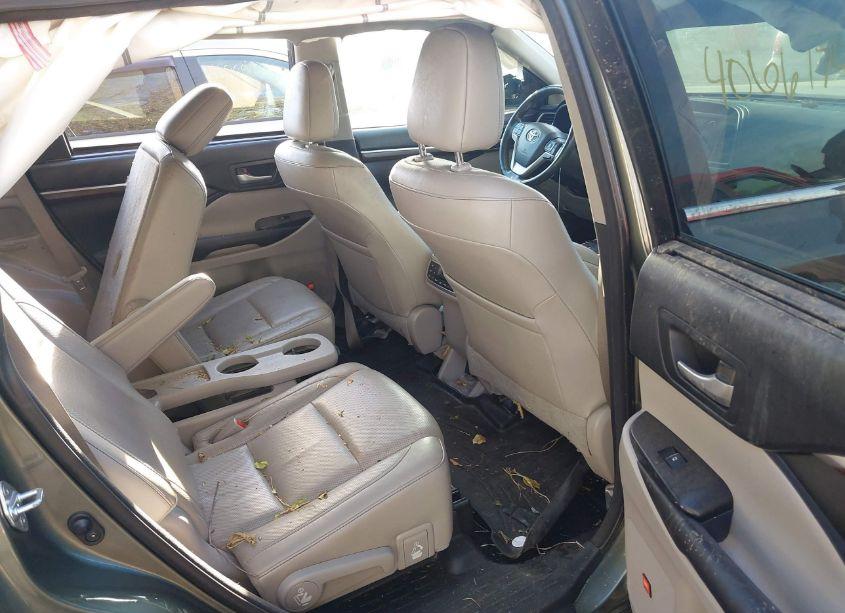 Photo 8 of 2016 Toyota Highlander LIMITED PLATINUM V6 (VIN 5TDDKRFH3GS303763)