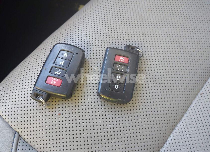 Photo 11 of 2016 Toyota Highlander LIMITED V6 (VIN 5TDDKRFH3GS340165)