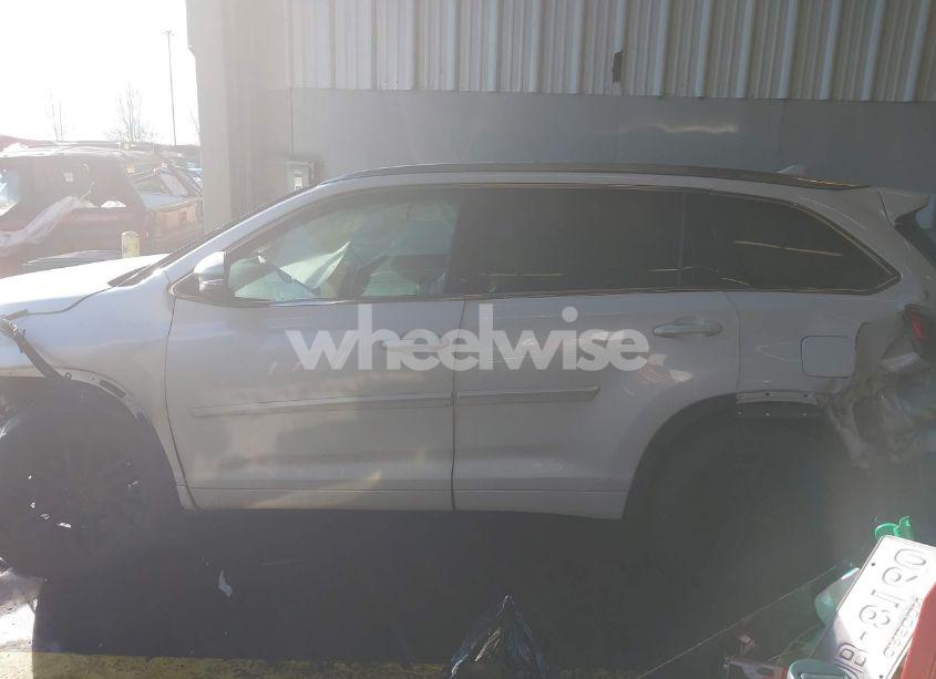 Photo 15 of 2016 Toyota Highlander LIMITED V6 (VIN 5TDDKRFH3GS340165)