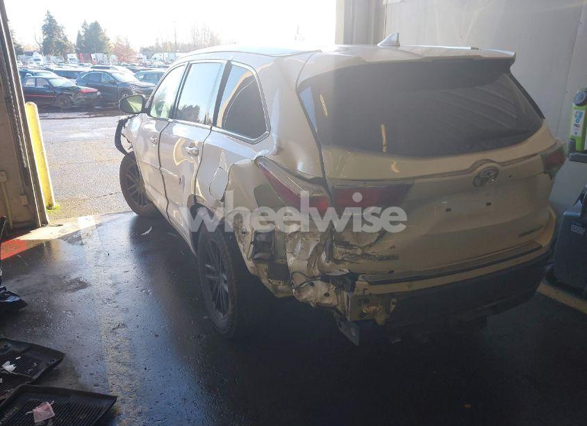 Photo 3 of 2016 Toyota Highlander LIMITED V6 (VIN 5TDDKRFH3GS340165)