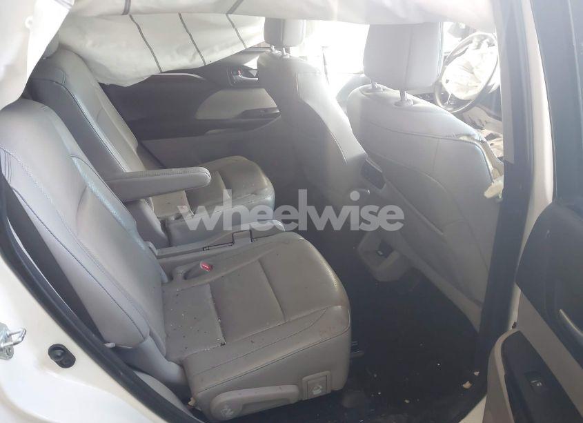 Photo 8 of 2016 Toyota Highlander LIMITED V6 (VIN 5TDDKRFH3GS340165)