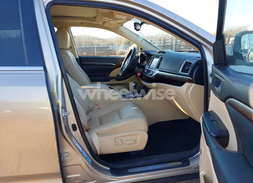 Photo 5 of 2014 Toyota Highlander LIMITED PLATINUM V6 (VIN 5TDDKRFH5ES038678)