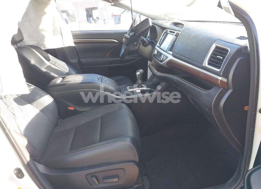 Photo 5 of 2016 Toyota Highlander LIMITED V6 (VIN 5TDDKRFH5GS259488)