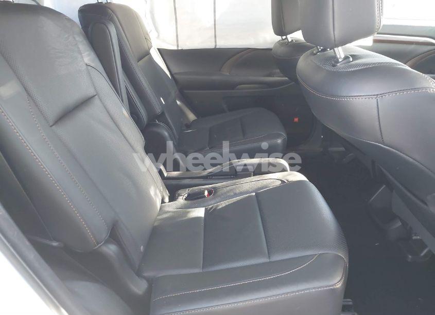 Photo 8 of 2016 Toyota Highlander LIMITED V6 (VIN 5TDDKRFH5GS259488)