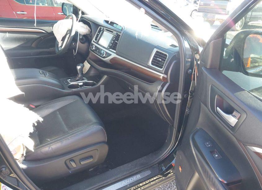 Photo 5 of 2016 Toyota Highlander LIMITED V6 (VIN 5TDDKRFH5GS292507)