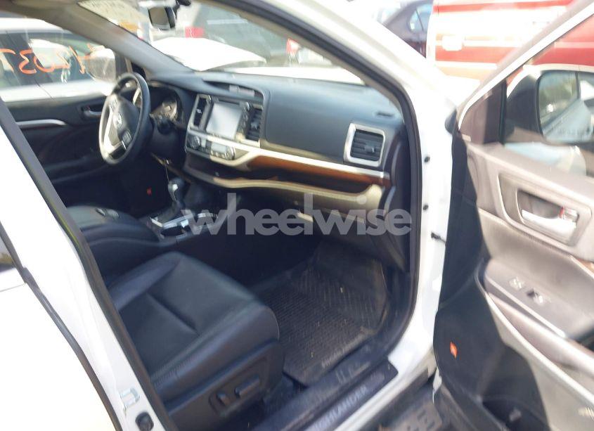 Photo 5 of 2016 Toyota Highlander LIMITED V6 (VIN 5TDDKRFH5GS337705)