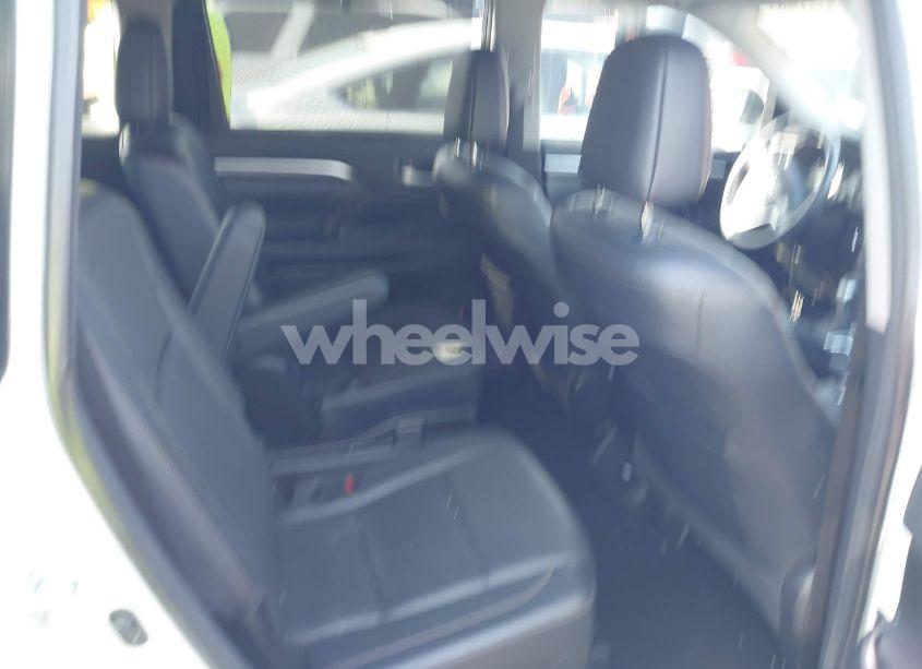 Photo 8 of 2016 Toyota Highlander LIMITED V6 (VIN 5TDDKRFH5GS337705)