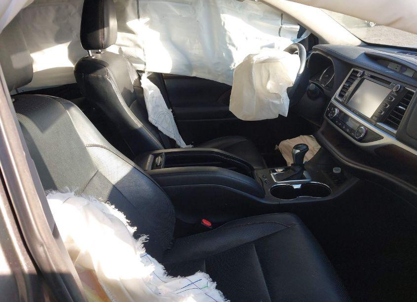 Photo 5 of 2016 Toyota Highlander LIMITED V6 (VIN 5TDDKRFH5GS337817)