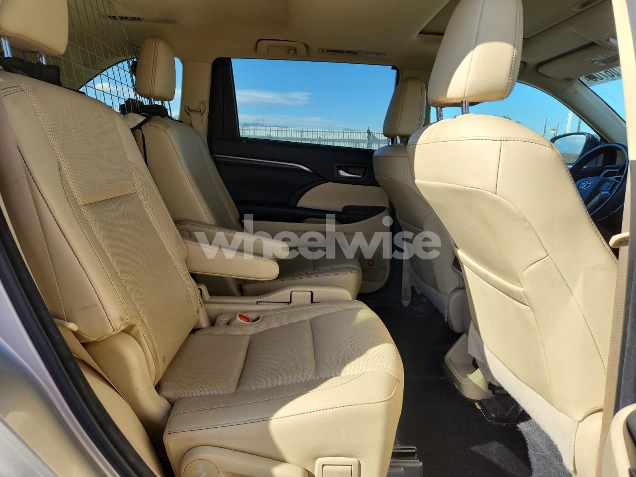 Photo 11 of 2015 TOYOTA HIGHLANDER LIMITED (VIN 5TDDKRFH6FS216261)