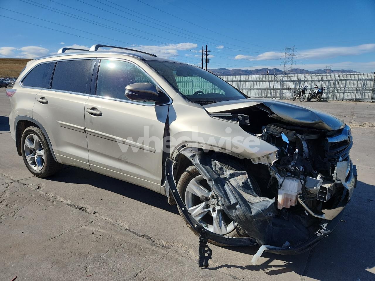 Photo 4 of 2015 TOYOTA HIGHLANDER LIMITED (VIN 5TDDKRFH6FS216261)