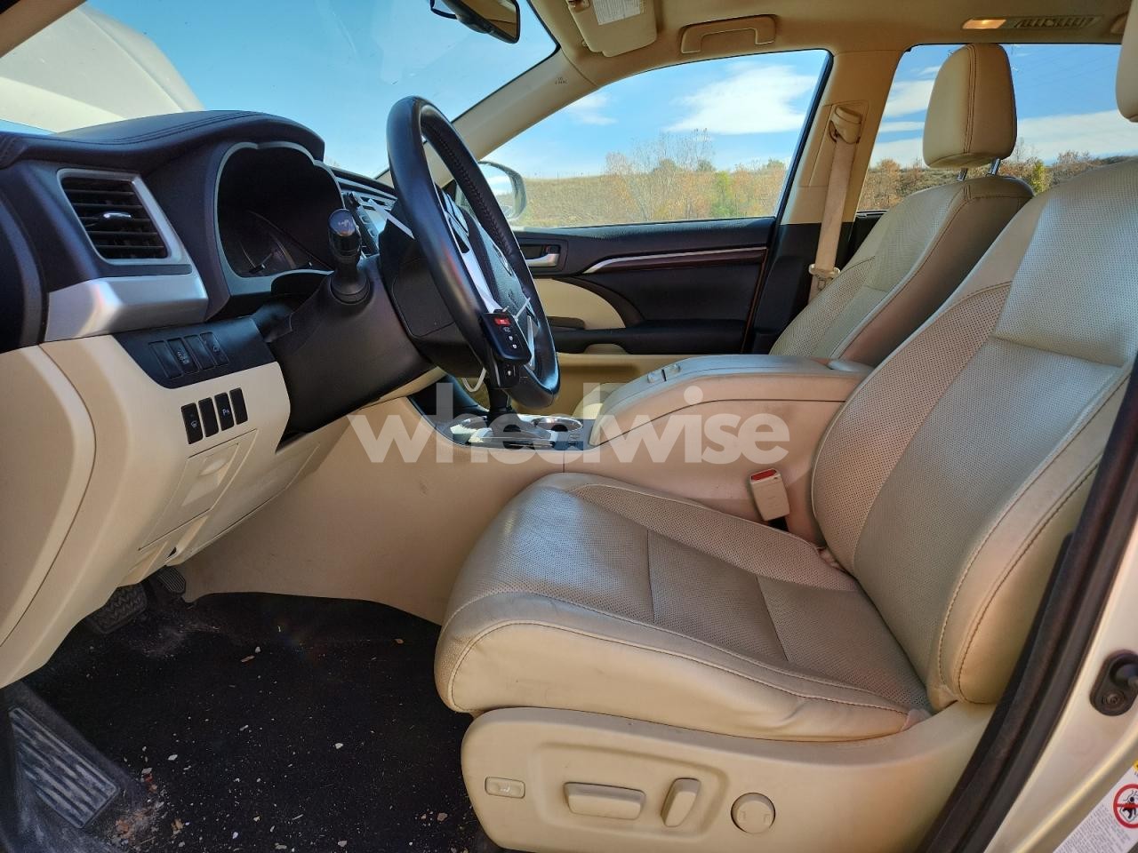 Photo 7 of 2015 TOYOTA HIGHLANDER LIMITED (VIN 5TDDKRFH6FS216261)