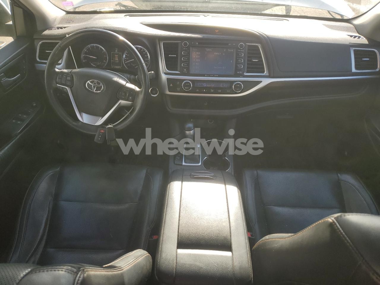 Photo 8 of 2016 TOYOTA HIGHLANDER LIMITED N/A (VIN 5TDDKRFH6GS269009)