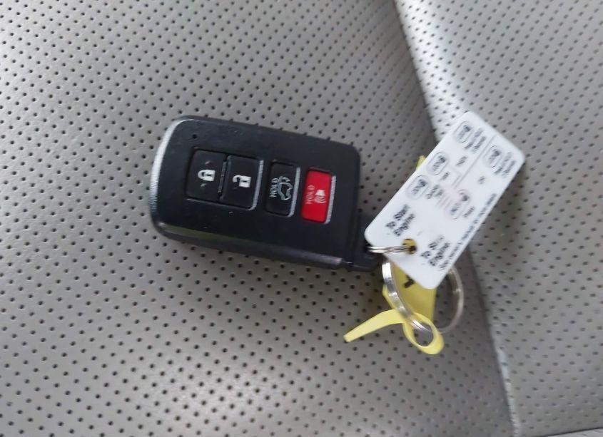 Photo 11 of 2016 Toyota Highlander LIMITED PLATINUM V6 (VIN 5TDDKRFH6GS336109)