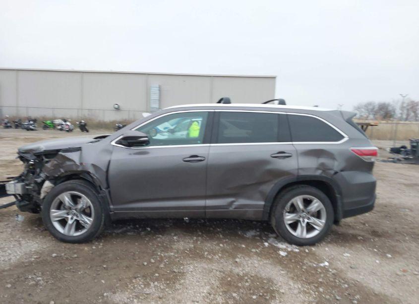 Photo 14 of 2016 Toyota Highlander LIMITED PLATINUM V6 (VIN 5TDDKRFH6GS336109)