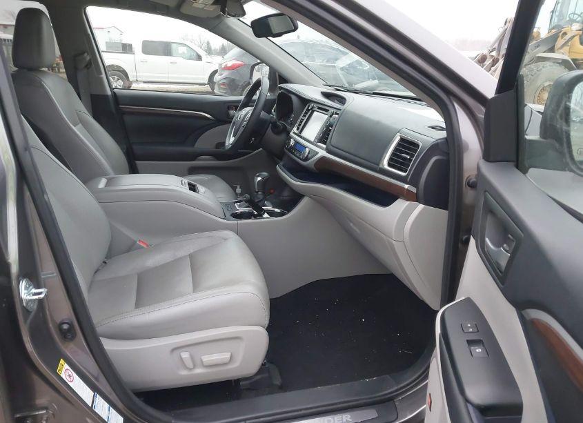 Photo 5 of 2016 Toyota Highlander LIMITED PLATINUM V6 (VIN 5TDDKRFH6GS336109)