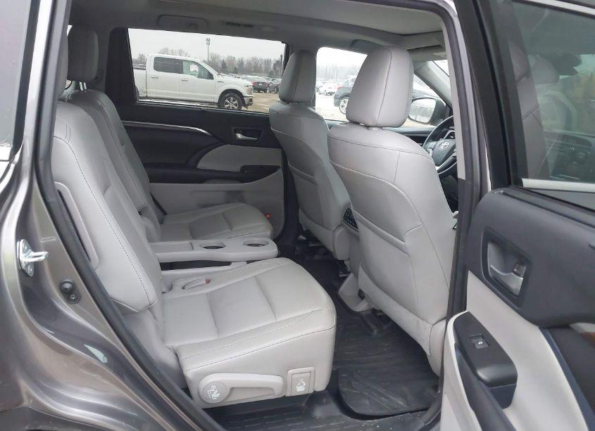 Photo 8 of 2016 Toyota Highlander LIMITED PLATINUM V6 (VIN 5TDDKRFH6GS336109)
