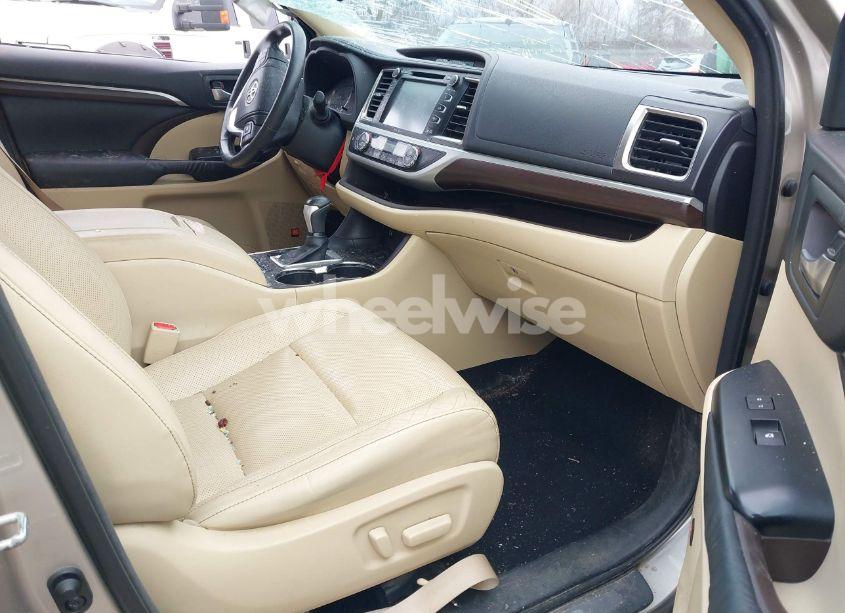 Photo 5 of 2014 Toyota Highlander LIMITED PLATINUM V6 (VIN 5TDDKRFH7ES005889)