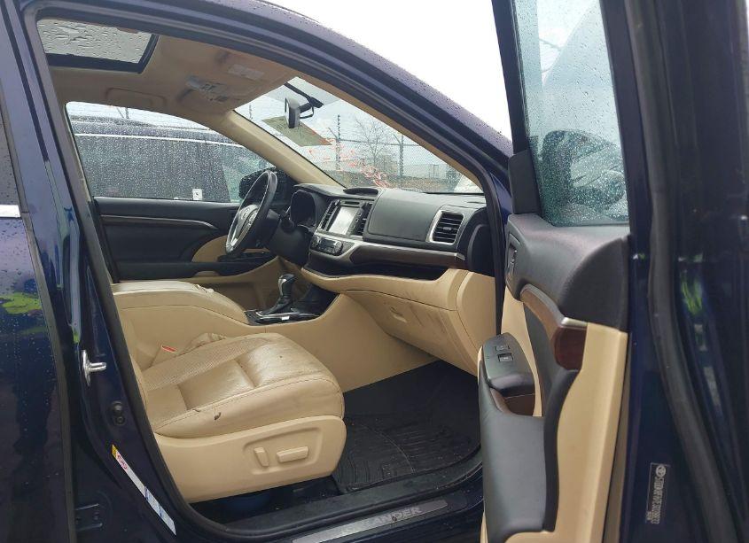 Photo 5 of 2014 Toyota Highlander LIMITED PLATINUM V6/LIMITED V6 (VIN 5TDDKRFH7ES028833)