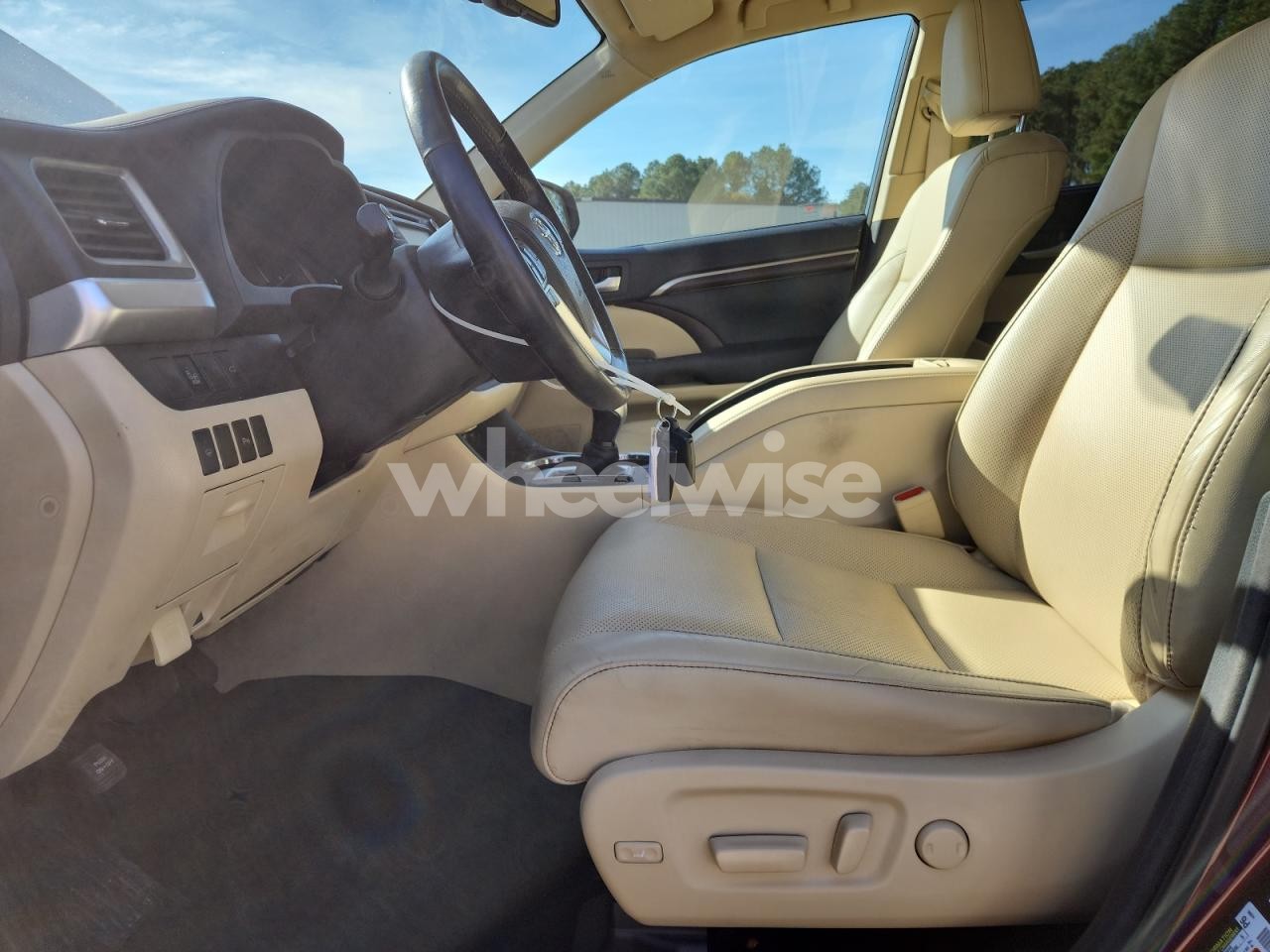 Photo 7 of 2015 TOYOTA HIGHLANDER LIMITED (VIN 5TDDKRFH7FS102334)