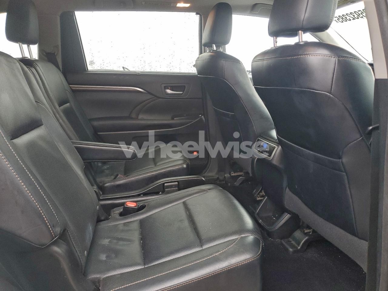 Photo 11 of 2016 TOYOTA HIGHLANDER LIMITED (VIN 5TDDKRFH7GS243969)