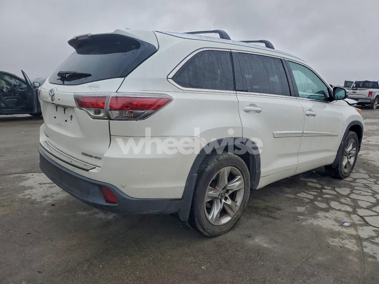 Photo 3 of 2016 TOYOTA HIGHLANDER LIMITED (VIN 5TDDKRFH7GS243969)