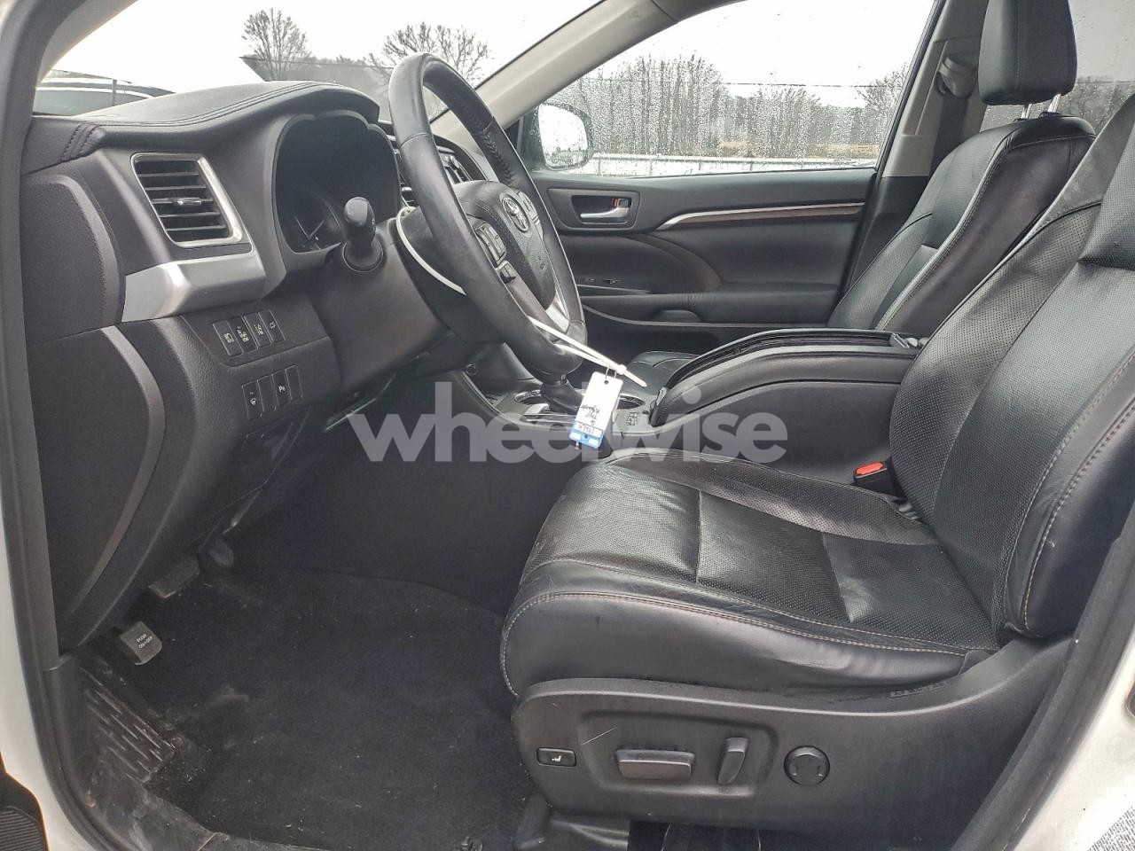 Photo 7 of 2016 TOYOTA HIGHLANDER LIMITED (VIN 5TDDKRFH7GS243969)