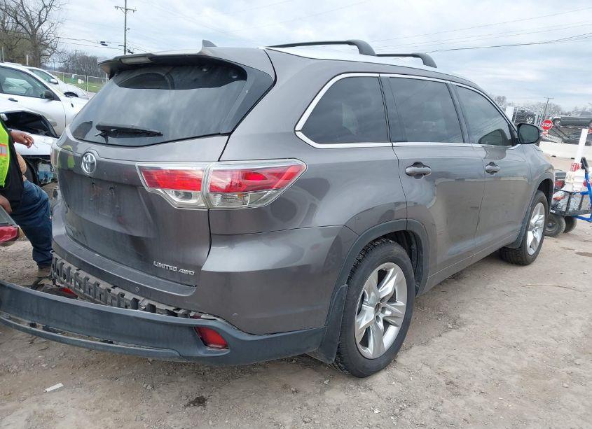 Photo 4 of 2015 Toyota Highlander LIMITED V6 (VIN 5TDDKRFH8FS103623)