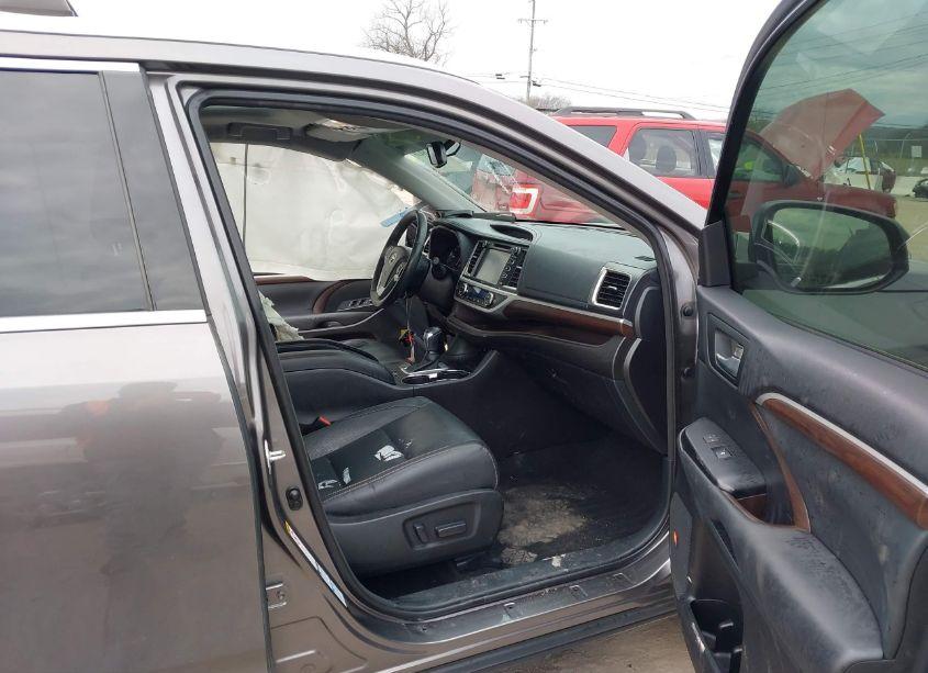 Photo 5 of 2015 Toyota Highlander LIMITED V6 (VIN 5TDDKRFH8FS103623)