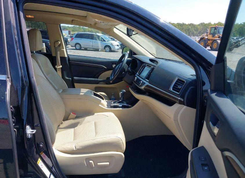 Photo 5 of 2016 Toyota Highlander LIMITED PLATINUM V6 (VIN 5TDDKRFH8GS239509)