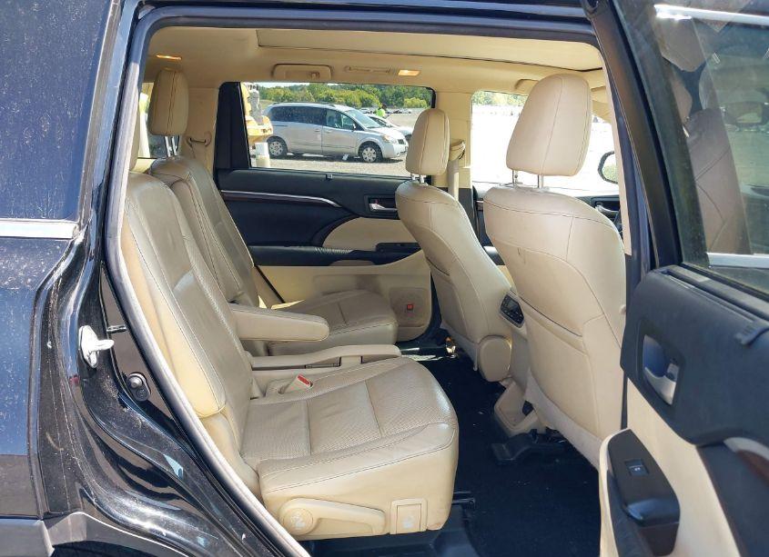 Photo 8 of 2016 Toyota Highlander LIMITED PLATINUM V6 (VIN 5TDDKRFH8GS239509)