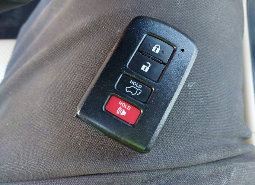 Photo 11 of 2016 Toyota Highlander LIMITED PLATINUM V6 (VIN 5TDDKRFH8GS275569)