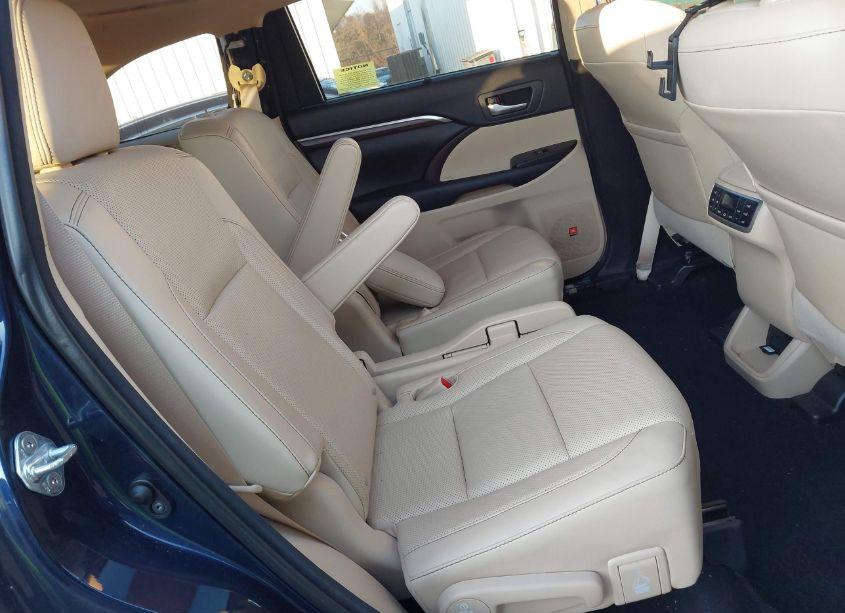 Photo 8 of 2016 Toyota Highlander LIMITED PLATINUM V6 (VIN 5TDDKRFH8GS275569)
