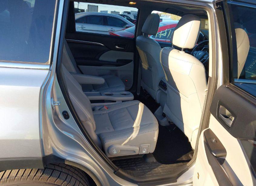 Photo 8 of 2014 Toyota Highlander LIMITED PLATINUM V6 (VIN 5TDDKRFH9ES007577)
