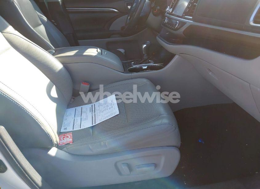 Photo 5 of 2016 Toyota Highlander LIMITED V6 (VIN 5TDDKRFH9GS262166)