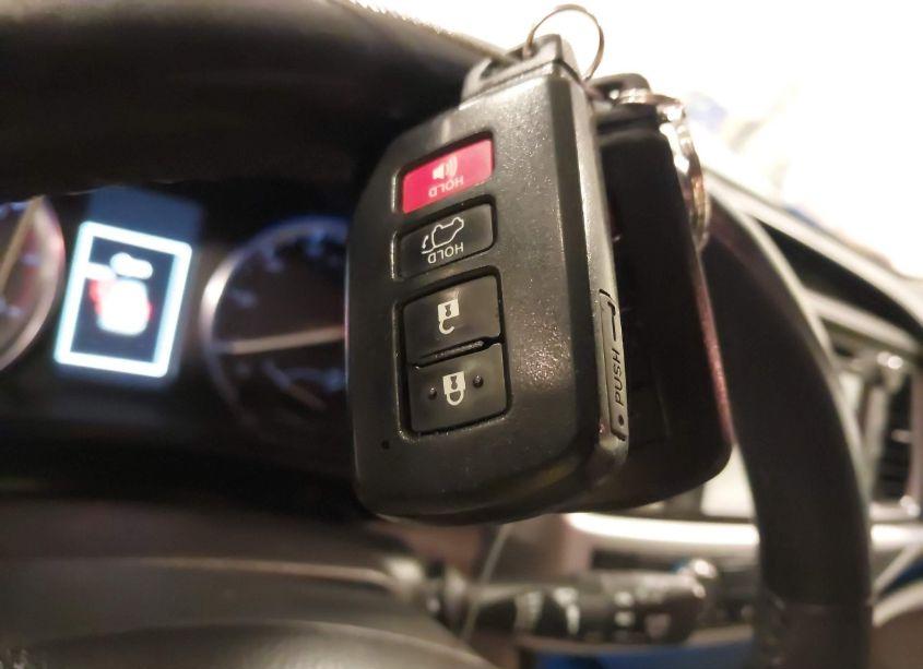 Photo 11 of 2016 Toyota Highlander LIMITED V6 (VIN 5TDDKRFHXGS255565)