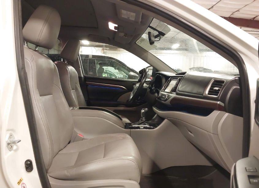 Photo 5 of 2016 Toyota Highlander LIMITED V6 (VIN 5TDDKRFHXGS255565)
