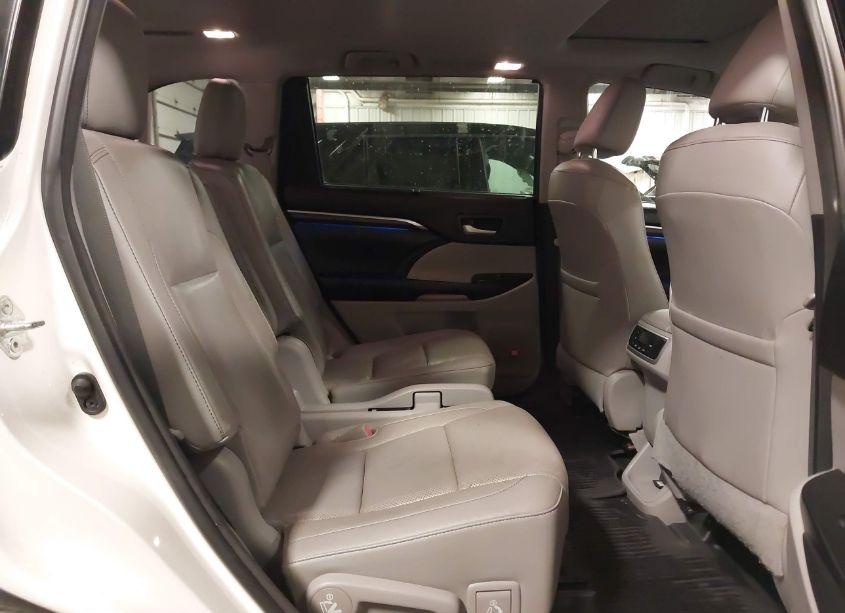 Photo 8 of 2016 Toyota Highlander LIMITED V6 (VIN 5TDDKRFHXGS255565)