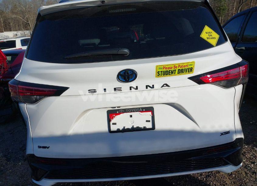 Photo 17 of 2025 Toyota Sienna XSE (VIN 5TDDRKEC2SS232704)