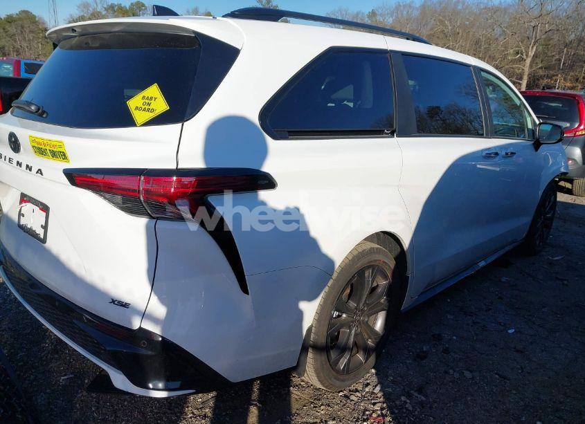 Photo 4 of 2025 Toyota Sienna XSE (VIN 5TDDRKEC2SS232704)