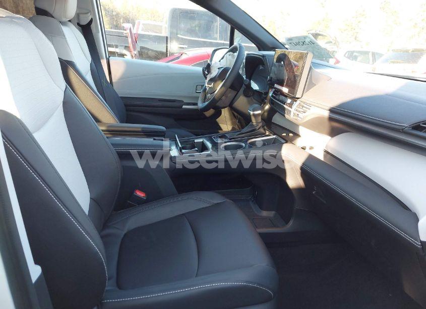 Photo 5 of 2025 Toyota Sienna XSE (VIN 5TDDRKEC2SS232704)