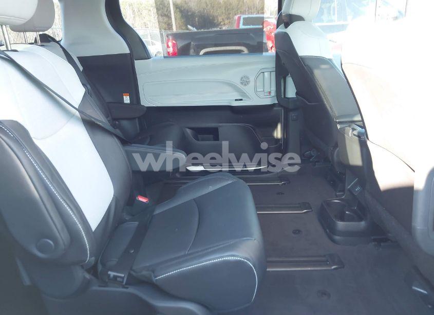Photo 8 of 2025 Toyota Sienna XSE (VIN 5TDDRKEC2SS232704)