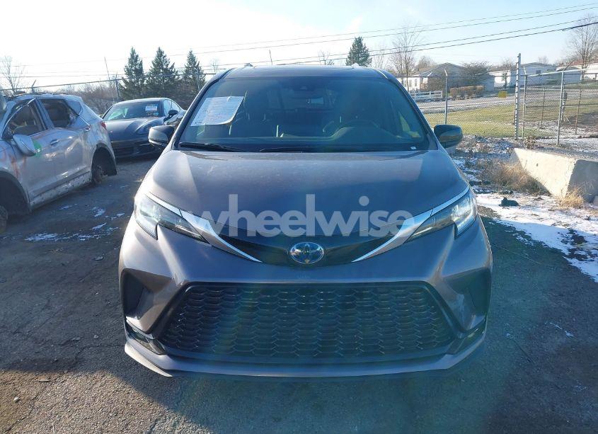 Photo 12 of 2021 Toyota Sienna XSE (VIN 5TDDRKEC3MS032840)