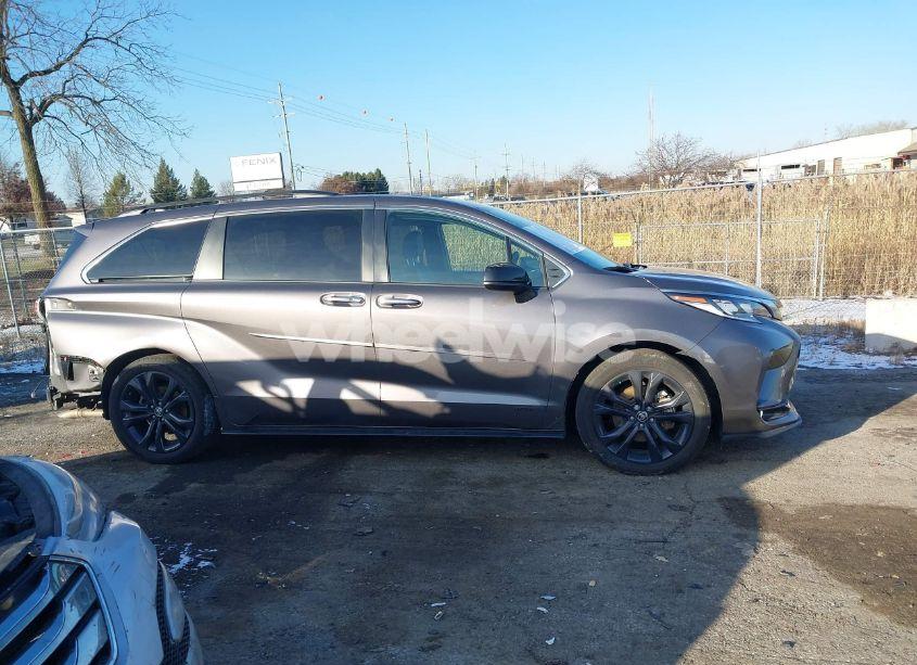 Photo 13 of 2021 Toyota Sienna XSE (VIN 5TDDRKEC3MS032840)