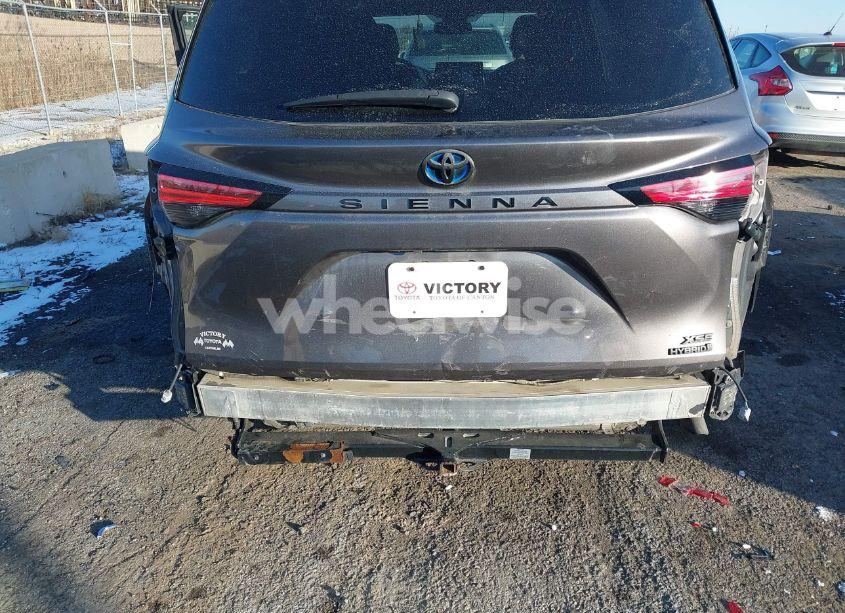 Photo 6 of 2021 Toyota Sienna XSE (VIN 5TDDRKEC3MS032840)