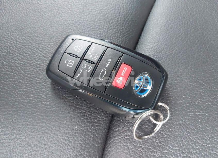 Photo 11 of 2025 Toyota Sienna XSE (VIN 5TDDRKEC5SS252980)