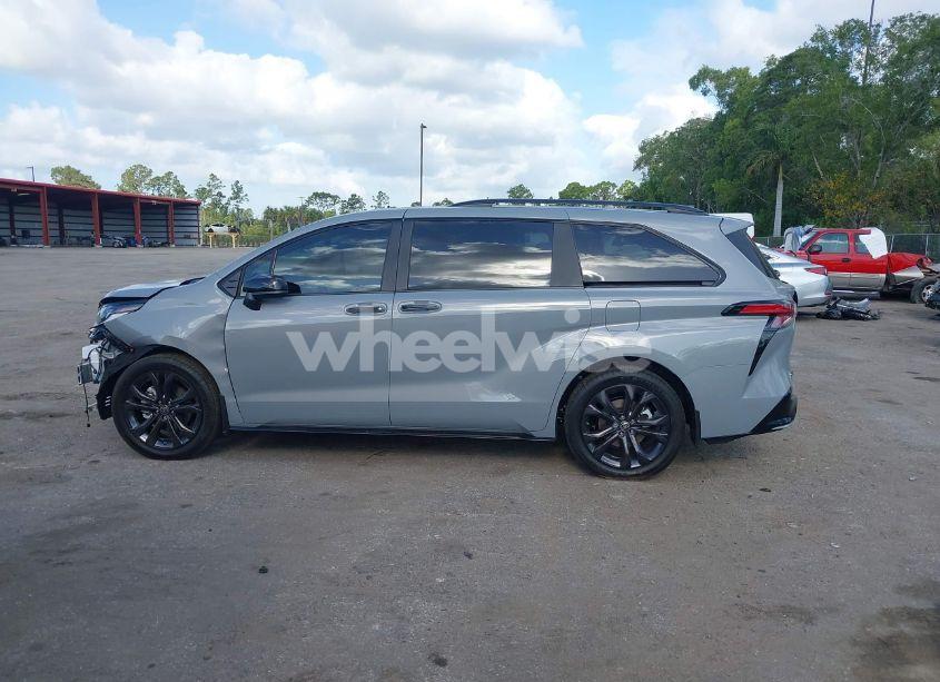 Photo 15 of 2025 Toyota Sienna XSE (VIN 5TDDRKEC5SS252980)