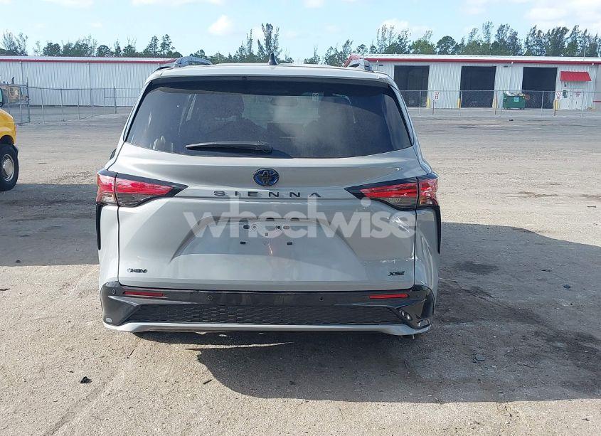 Photo 17 of 2025 Toyota Sienna XSE (VIN 5TDDRKEC5SS252980)