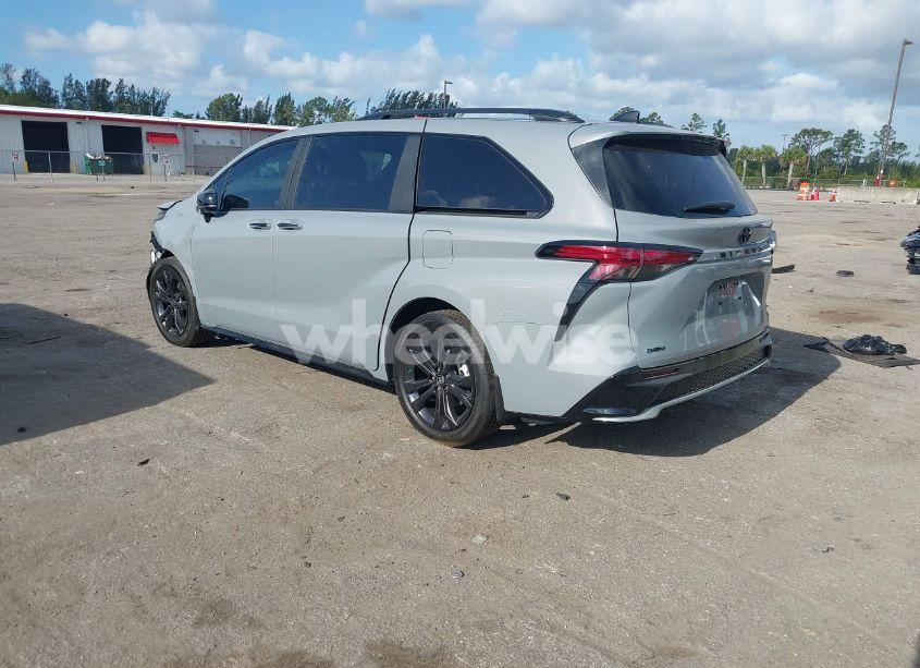 Photo 3 of 2025 Toyota Sienna XSE (VIN 5TDDRKEC5SS252980)